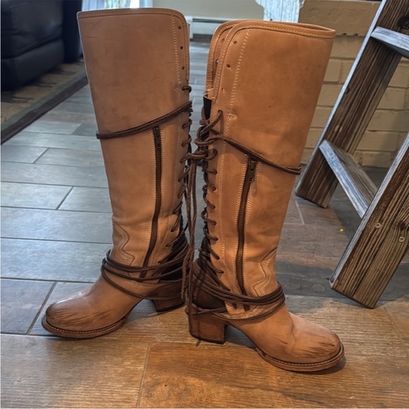 Freebird Coals taupe knee high lace up boots
Scuffed but GREAT condition - Picture 6 of 6